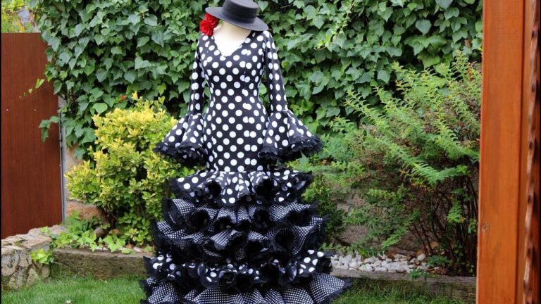 Innovaci&oacute;n y Tradici&oacute;n: Dise&ntilde;os Flamencos en el Vestir Tradicional