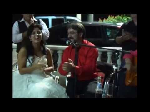 Vibrante Ambiente Festivo en una Fiesta Flamenca