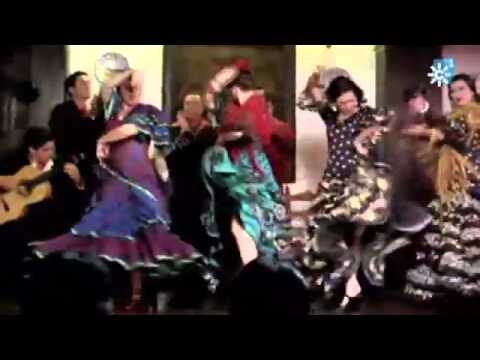 Esencia de los complementos tradicionales del traje flamenco