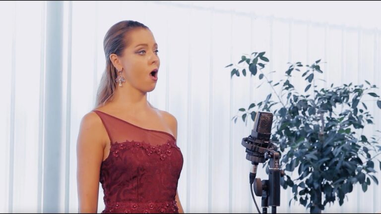 La Poes&iacute;a L&iacute;rica en el Tablao Flamenco: Un Encuentro de Emociones