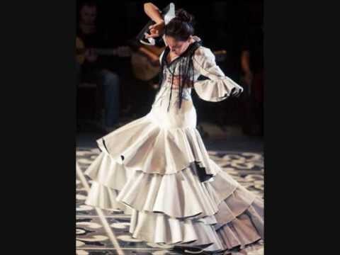 El legado y significado de los mantones bordados en la moda flamenca